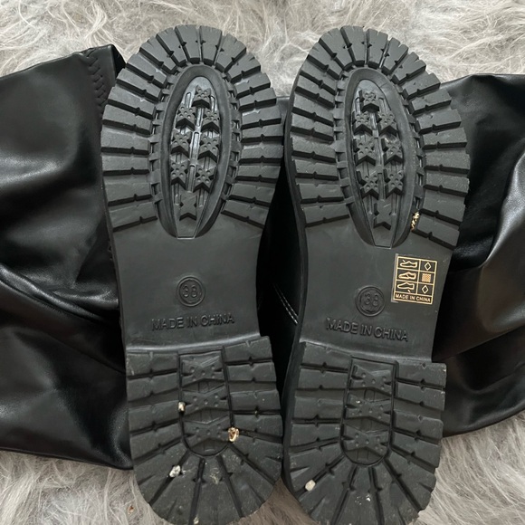 Women’s 7.5 fashion boots! Fits a over the knee with a stretch tight fit. Nice 🔥 - Picture 2 of 2